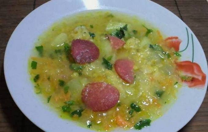 Гороховый суп с копченой колбасой