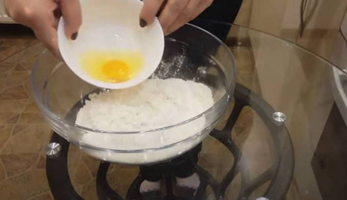 Тесто для мантов на молоке с яйцами