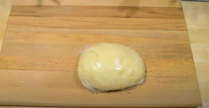 Тесто для вареников без яиц на кипятке