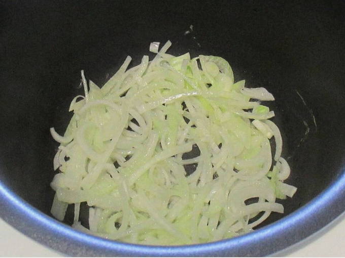 Солянка с квашеной капустой в мультиварке