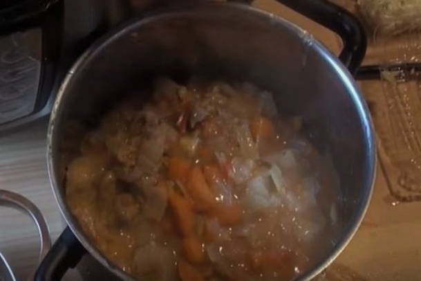 Классическое харчо из свинины с рисом и картошкой в мультиварке