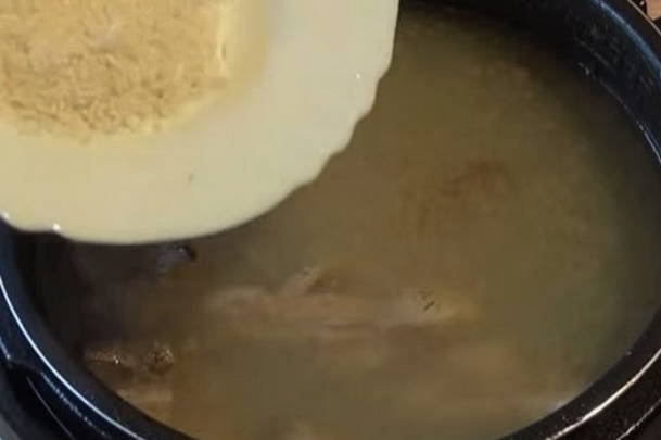 Классическое харчо из свинины с рисом и картошкой в мультиварке