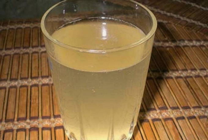 Квас из березового сока с изюмом и лимоном
