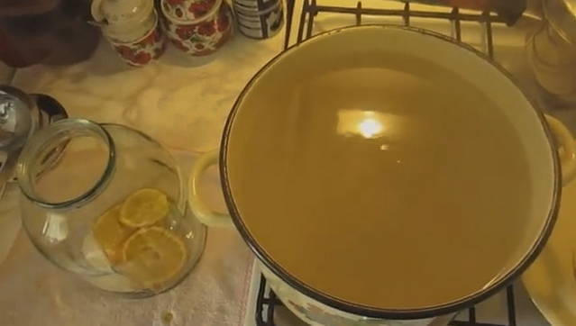 Квас из березового сока с апельсином и лимоном