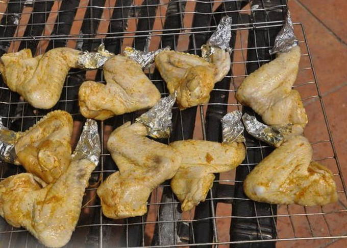 Куриные крылышки с медом на мангале