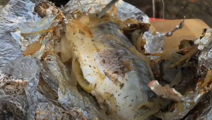 Рыба скумбрия копченая на мангале в фольге Просто Кухня