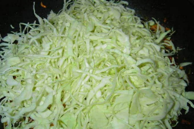 Классическая солянка из капусты с сосисками