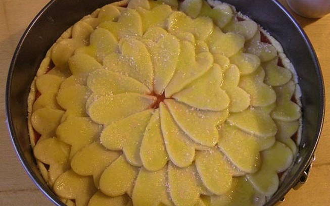 Песочный пирог со свежей клубникой