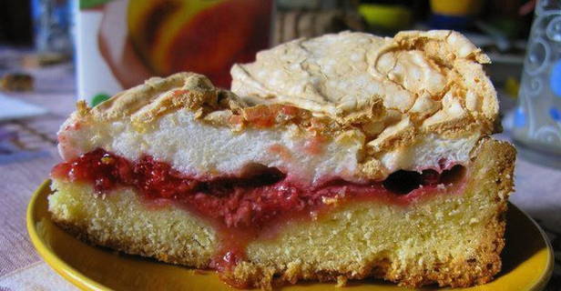 Пирог из песочного теста с яблоками и безе (рецепт в духовке)