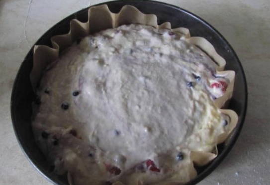 Пирог с черникой на кефире в духовке