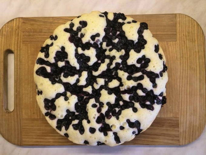 Пирог с черникой в мультиварке
