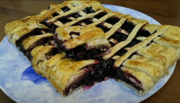 Пирог с черникой – 10 рецептов в духовке с пошаговыми фото