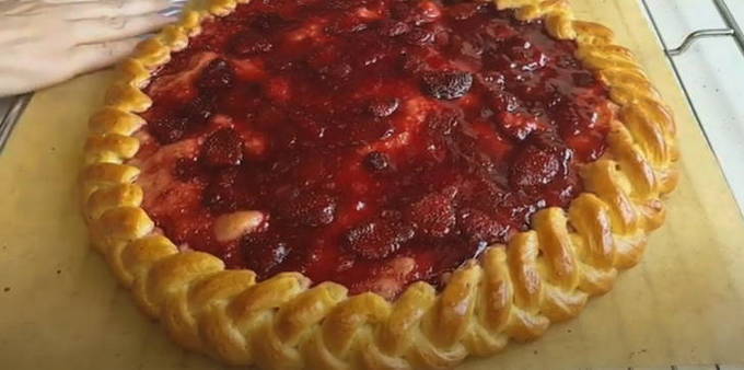 Открытые дрожжевые пироги — рецепты с пошаговыми фото и видео