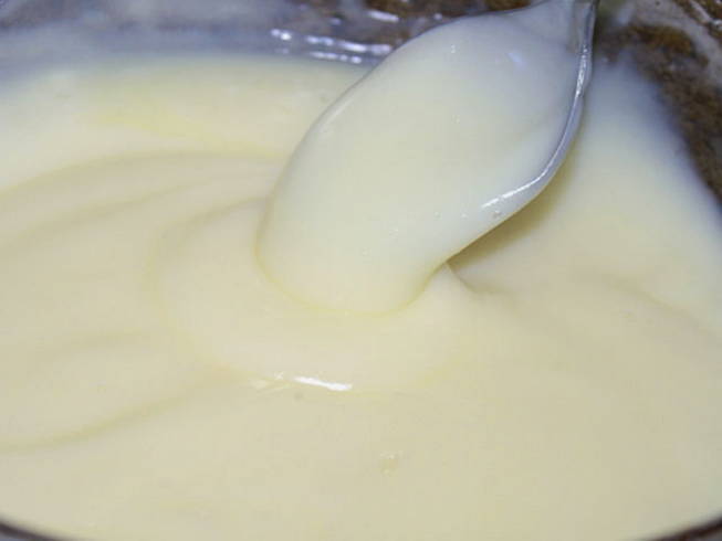 Глазурь из молока и крахмала для пасхального кулича