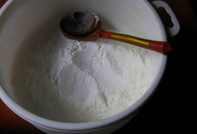 Глазурь из сухого молока и сахарной пудры для кулича