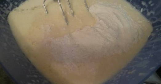 Пирог с замороженной смородиной на кефире