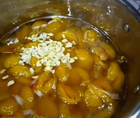 Варенье из абрикосов с ядрышками 5-минутка на зиму