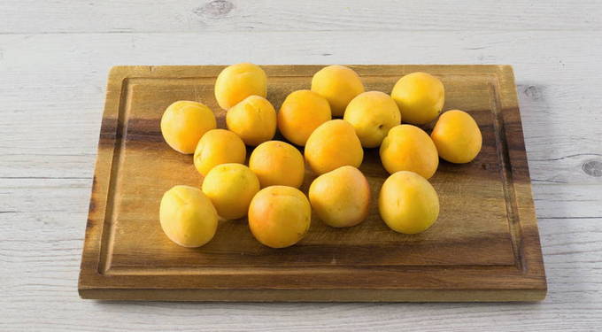Варенье-пятиминутка из абрикосов с косточками