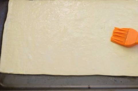 Пирог с брусникой из слоеного бездрожжевого теста