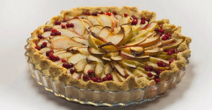 Слоёный яблочный пирог с брусникой - много начинки