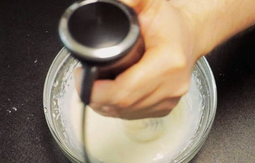 Пасхальный кулич на молоке с сухими дрожжами и изюмом в духовке