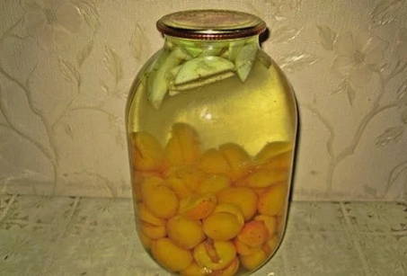 Компот из абрикосов и яблок в 3-х литровых банках на зиму