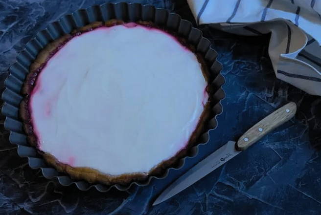 Брусничный пирог со сметанной заливкой из песочного теста