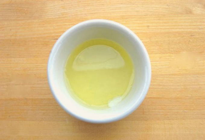 Глазурь для кулича из сахарной пудры, белка и лимонного сока