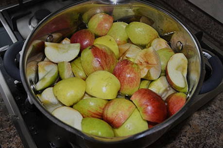 Яблочное пюре из антоновки со сливками
