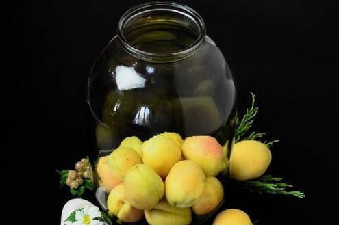 Компот из абрикосов с косточками и лимонной кислотой