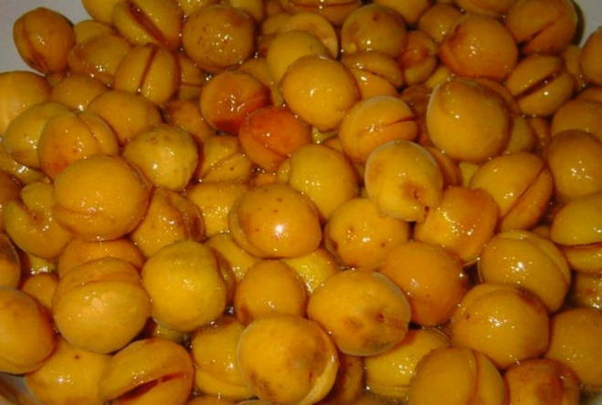 Варенье из абрикосов с грецкими орехами и лимоном