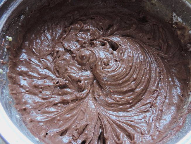 Шоколадный пирог с вишней на кефире