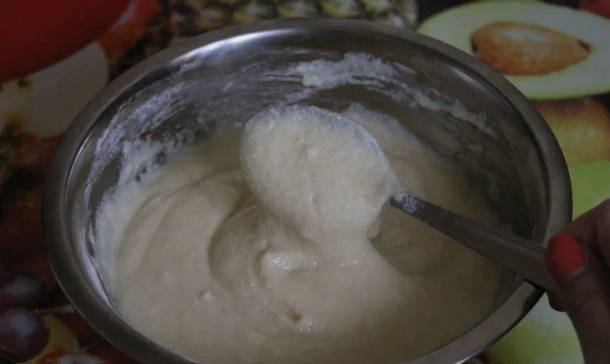 Пирог на молоке с клубникой