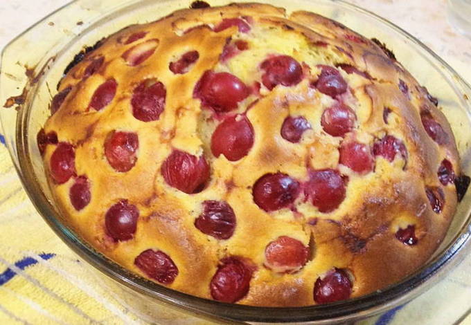 Пирог с вишней на кефире в духовке простой рецепт с фото пошагово