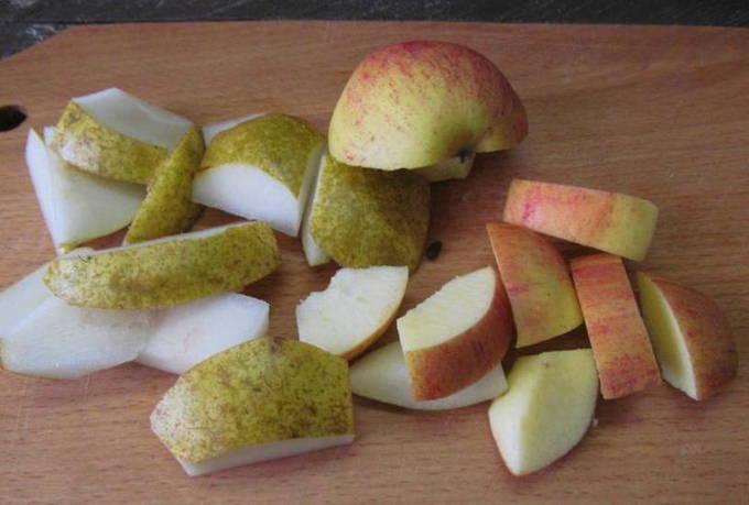Компот из груши, яблок и черноплодки на зиму на 3-х литровую банку