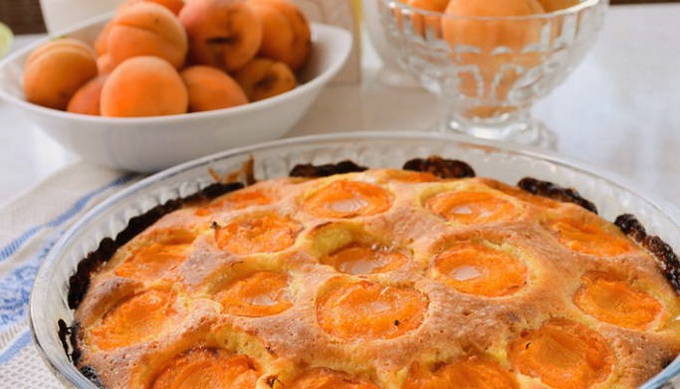 Сладкий пирог с абрикосом