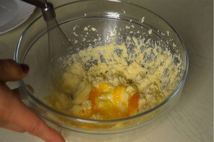 Пирог на молоке с абрикосом