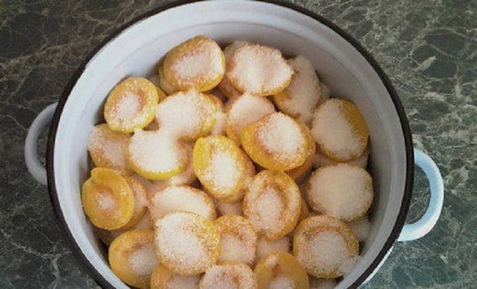 Абрикосы в сиропе с желатином на зиму