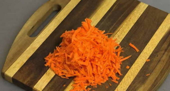 Маринованная капуста с морковью, перцем и уксусом