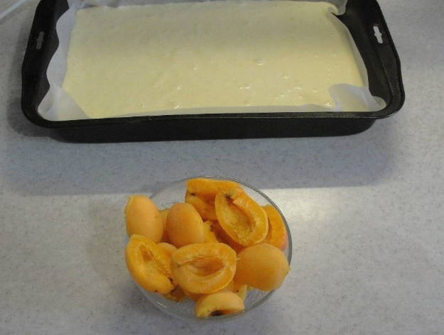 Песочный пирог с абрикосом и сметаной