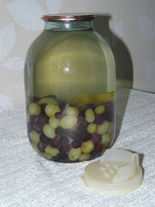 Компот из винограда Изабелла с лимонной кислотой на 3-литровую банку