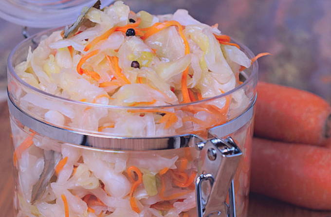 Маринованная капуста с морковью быстрого приготовления с уксусом