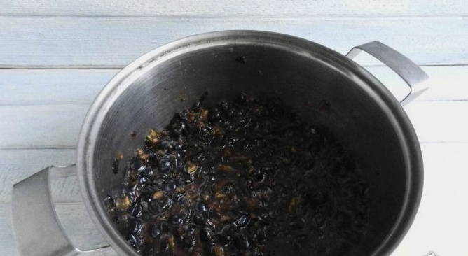 Желеобразное варенье из чёрной смородины пятиминутка на зиму