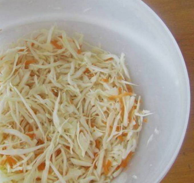Похрустим: рецепты самой вкусной квашеной капусты