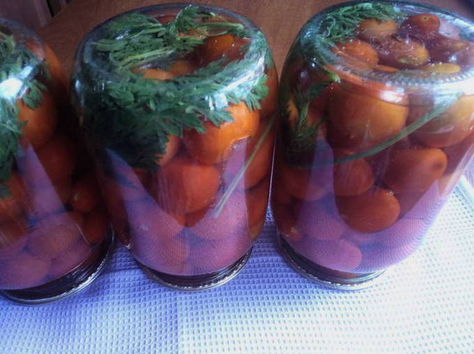 Помидоры с морковной ботвой на 2 литровую банку на зиму