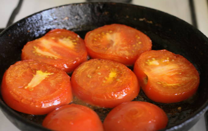 Жареные помидоры с базиликом на зиму