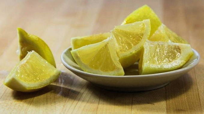 Протертый крыжовник с сахаром и лимоном без варки на зиму