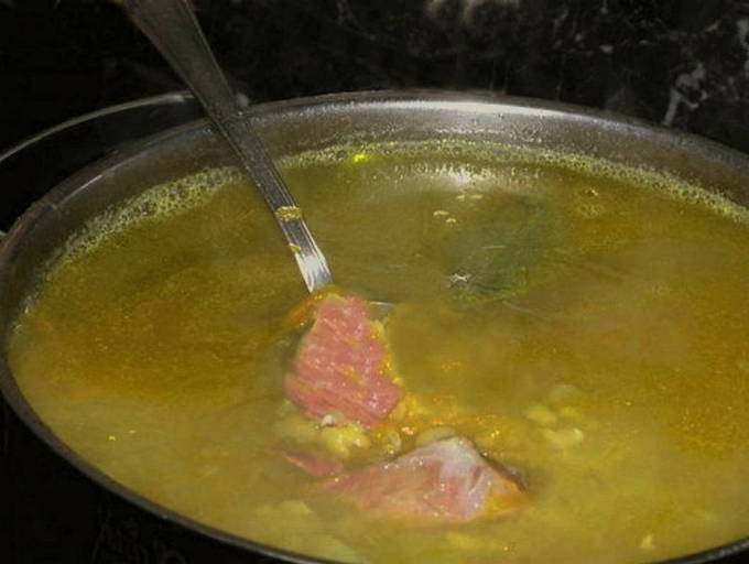 Гороховый суп с мясом классический