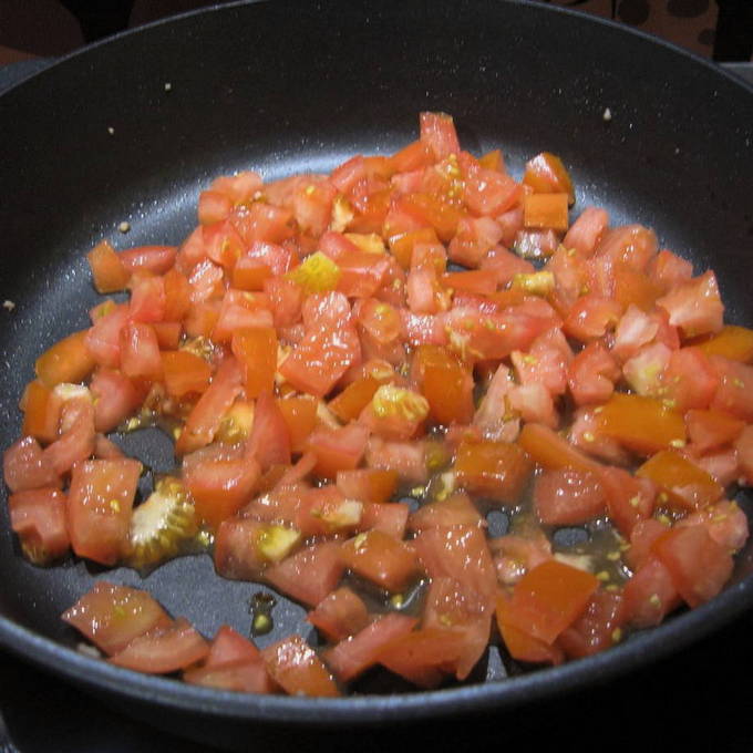 Омлет с сыром и помидорами