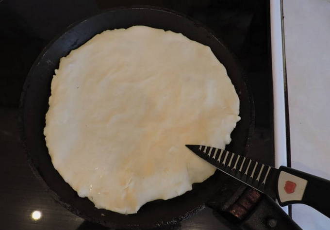 Лепёшка на кефире с сыром на сковороде